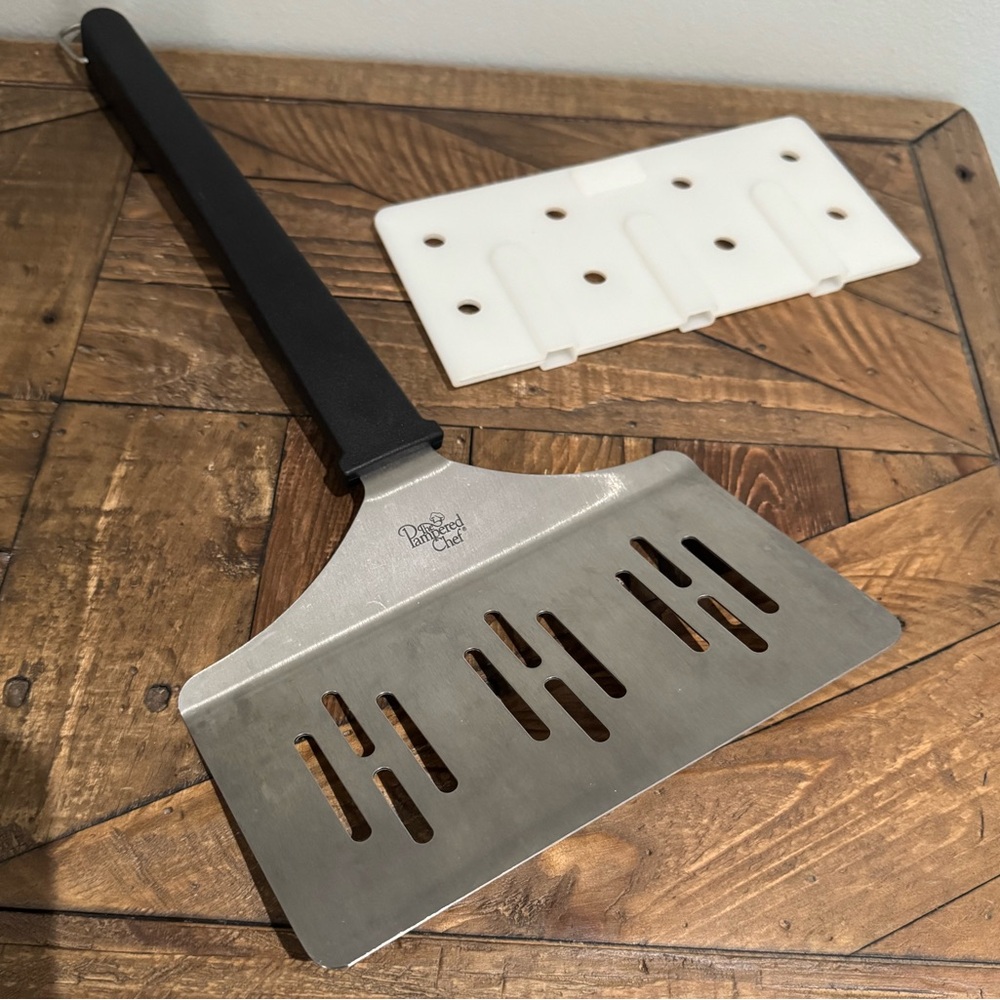 Pampered Chef Large/Jumbo BBQ Grill Slotted Spatula Turner Wide Blade w/Cover